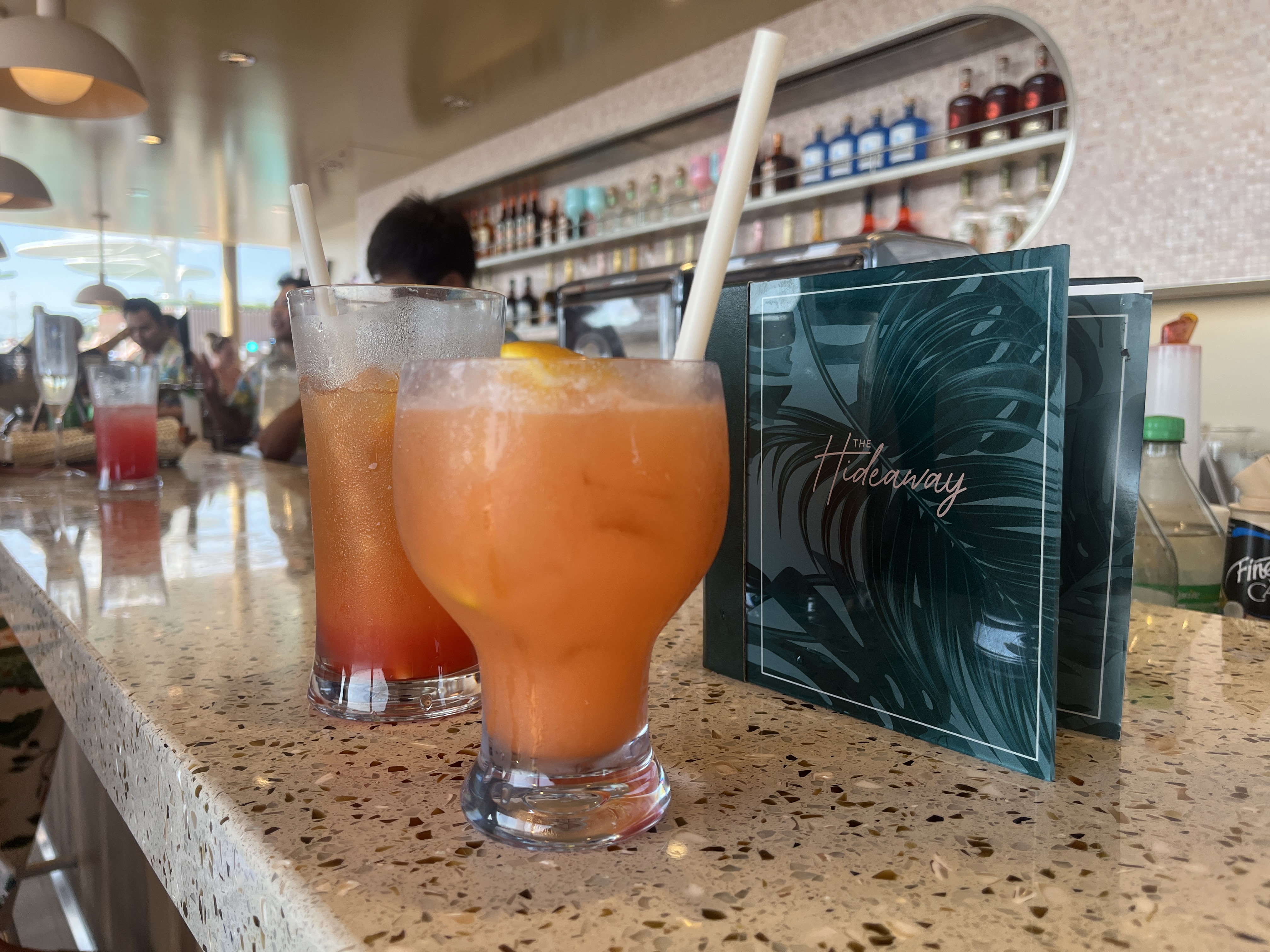 Zutritt nur f&uuml;r Erwachsene: Cocktails in der Hideaway Bar am Heck auf der Legend of the Seas
